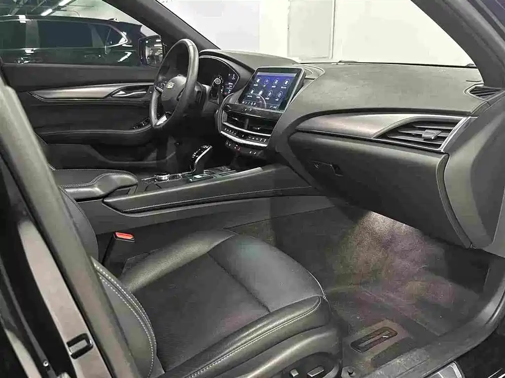 Cadillac CT5 — фото 13