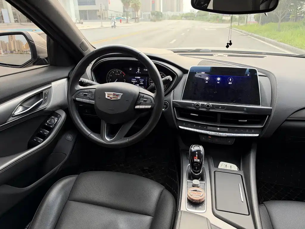 Cadillac CT5 — фото 11