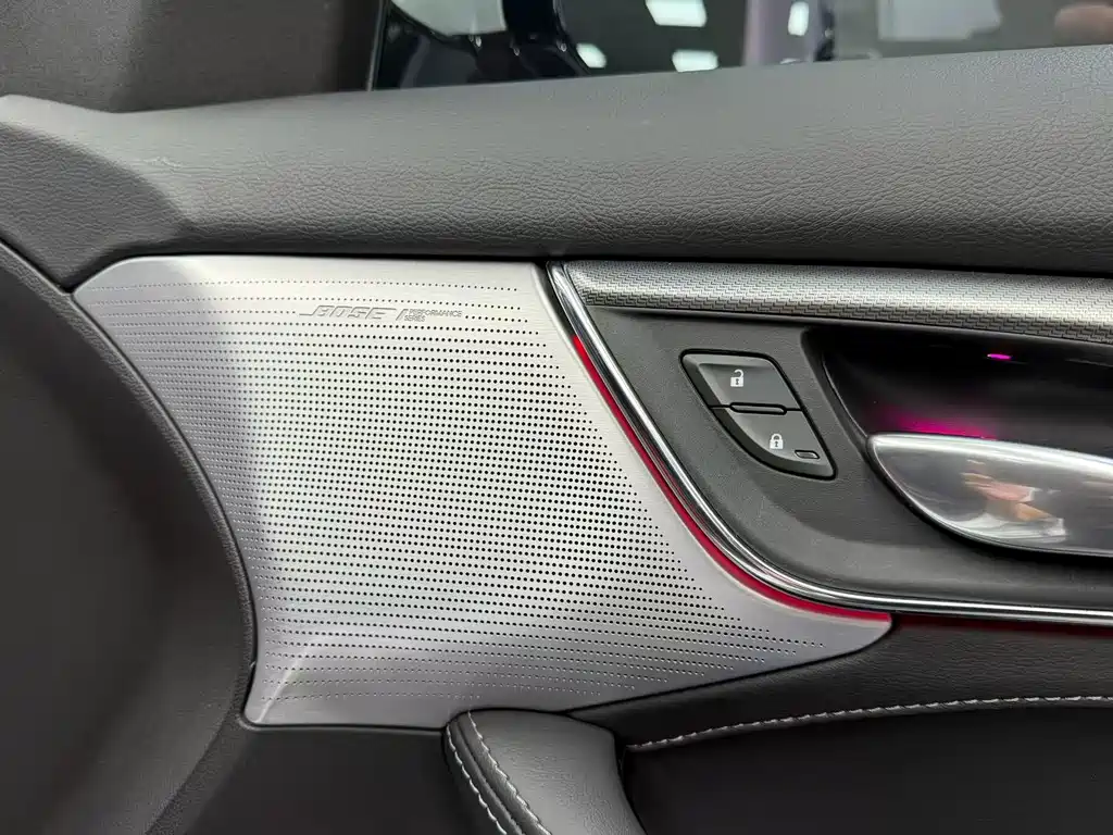 Cadillac CT5 — фото 7