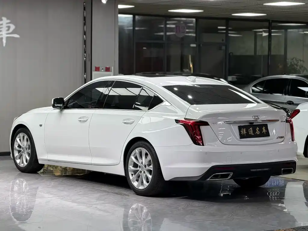 Cadillac CT5 — фото 8