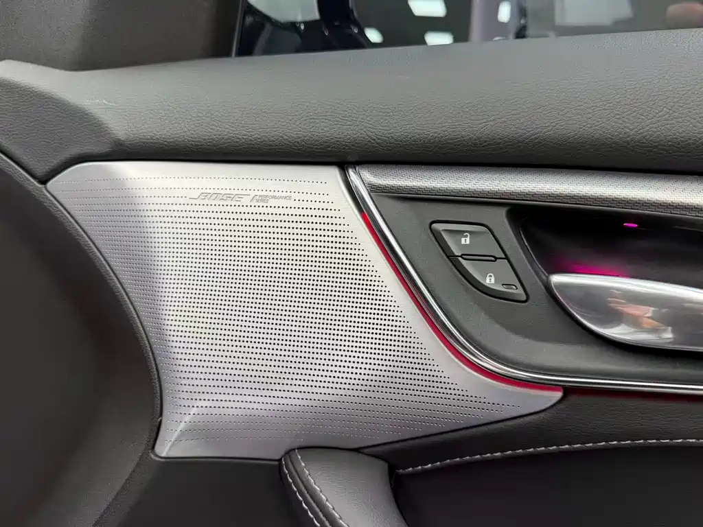 Cadillac CT5 — фото 10