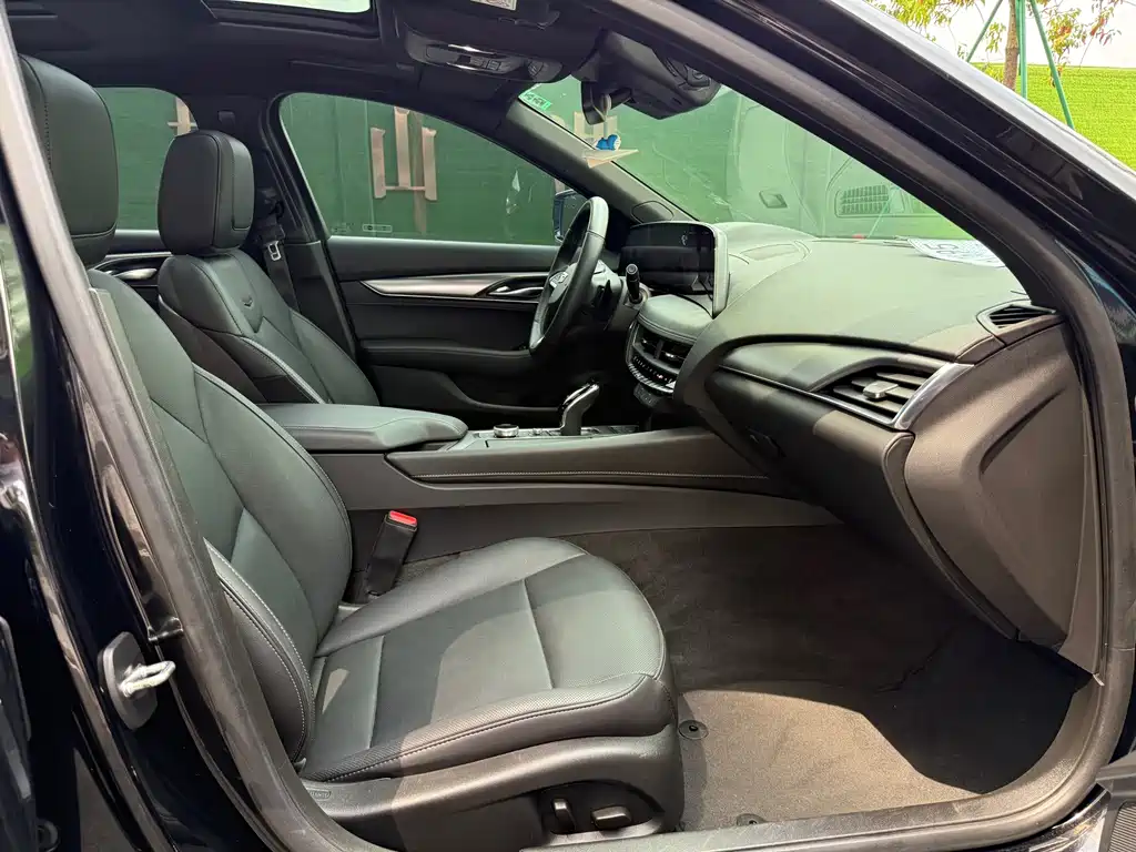 Cadillac CT5 — фото 15