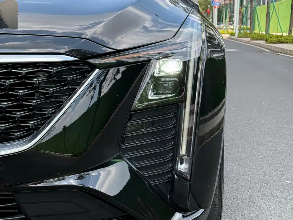 Cadillac CT5 — фото 7