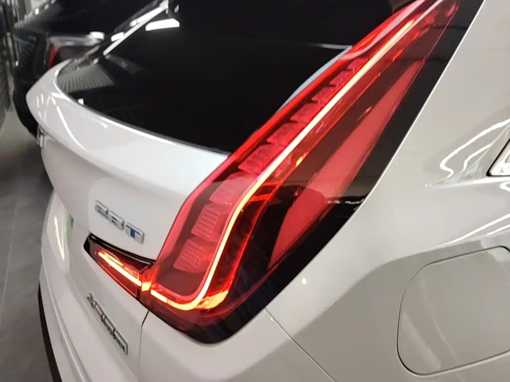 Cadillac XT4 — фото 8
