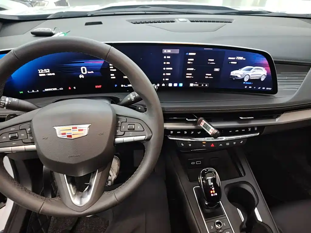 Cadillac XT4 — фото 10