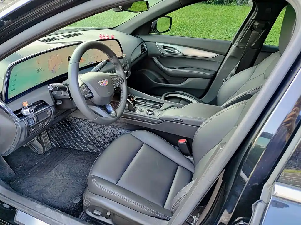 Cadillac CT5 — фото 7