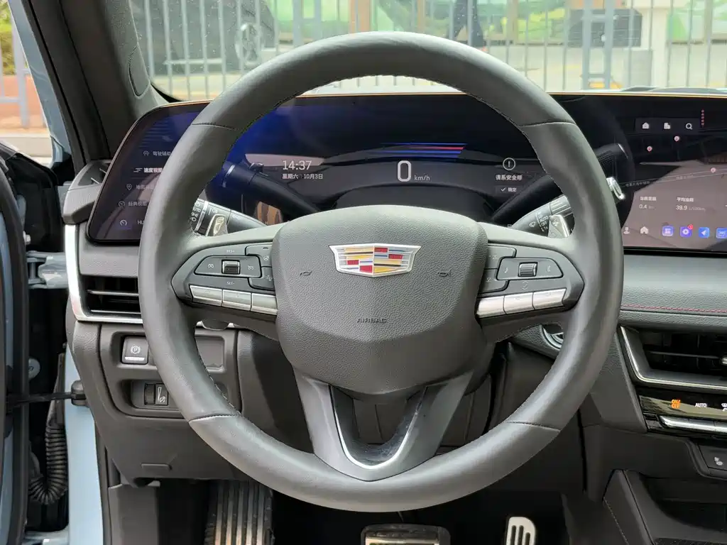 Cadillac CT5 — фото 24