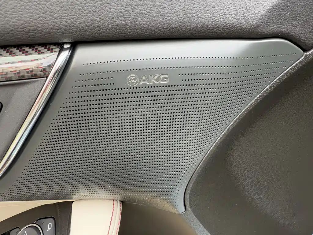 Cadillac CT5 — фото 9