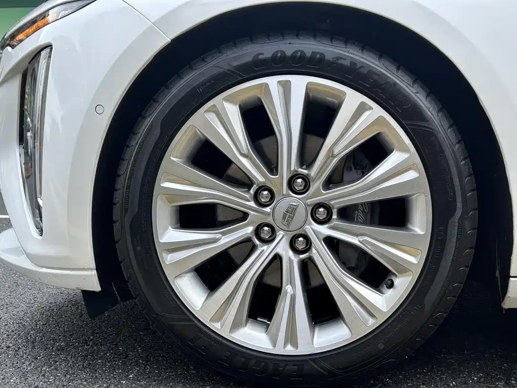 Cadillac CT6 — фото 15