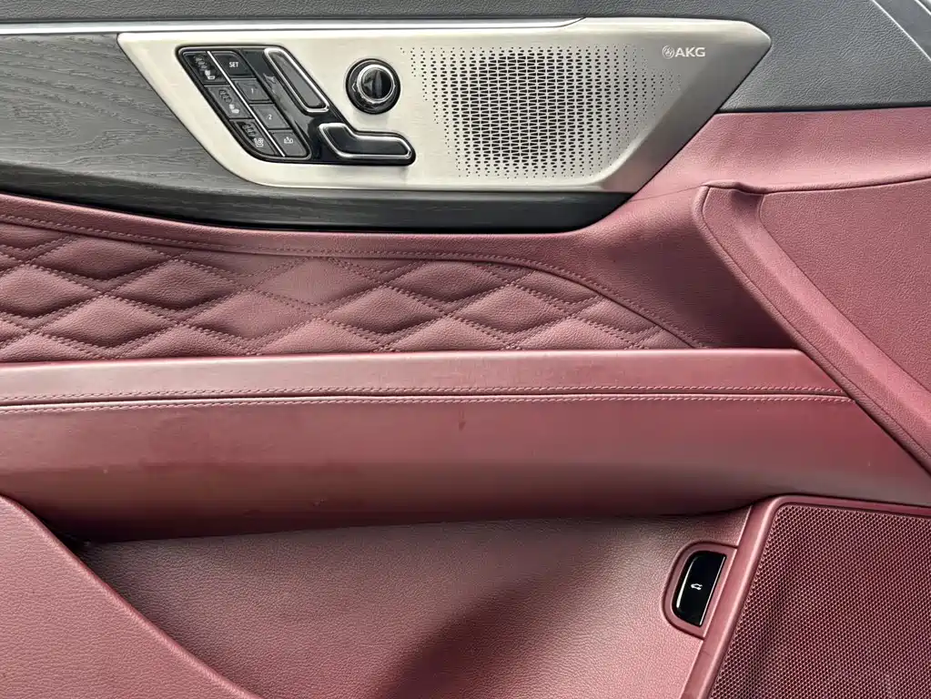 Cadillac CT6 — фото 18