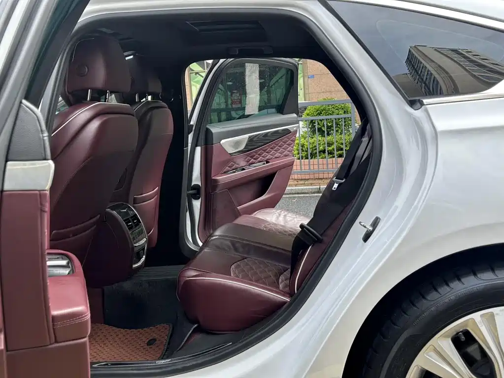 Cadillac CT6 — фото 20