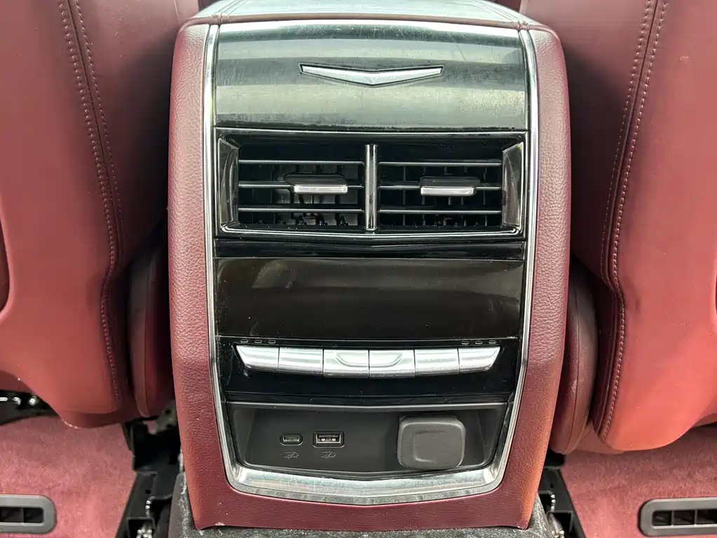 Cadillac CT6 — фото 26