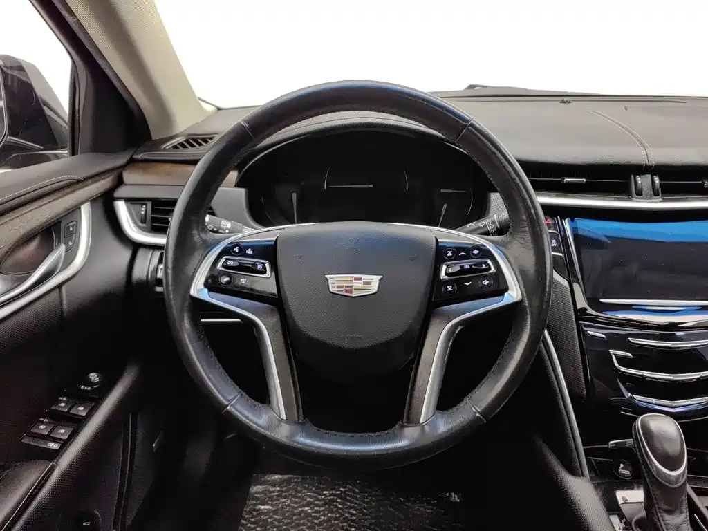 Cadillac XTS — фото 11