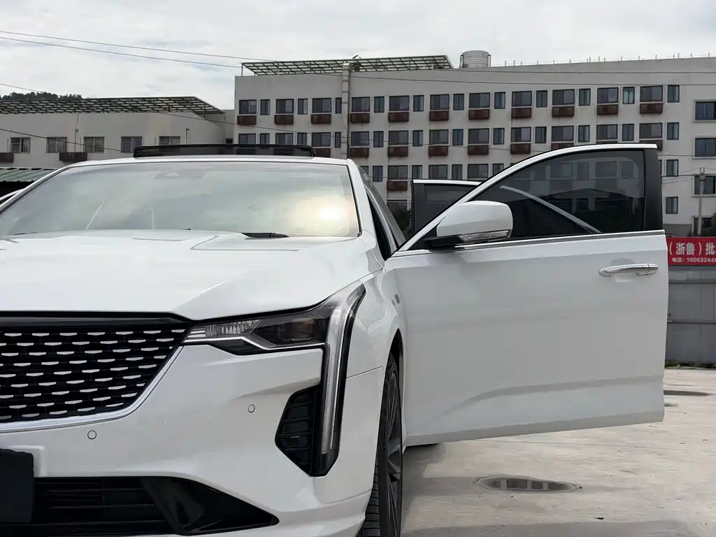 Cadillac CT4 — фото 18