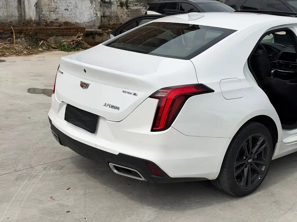 Cadillac CT4 — фото 19