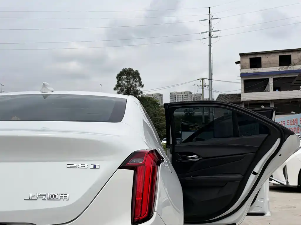 Cadillac CT4 — фото 20