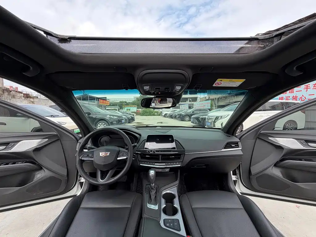 Cadillac CT4 — фото 10