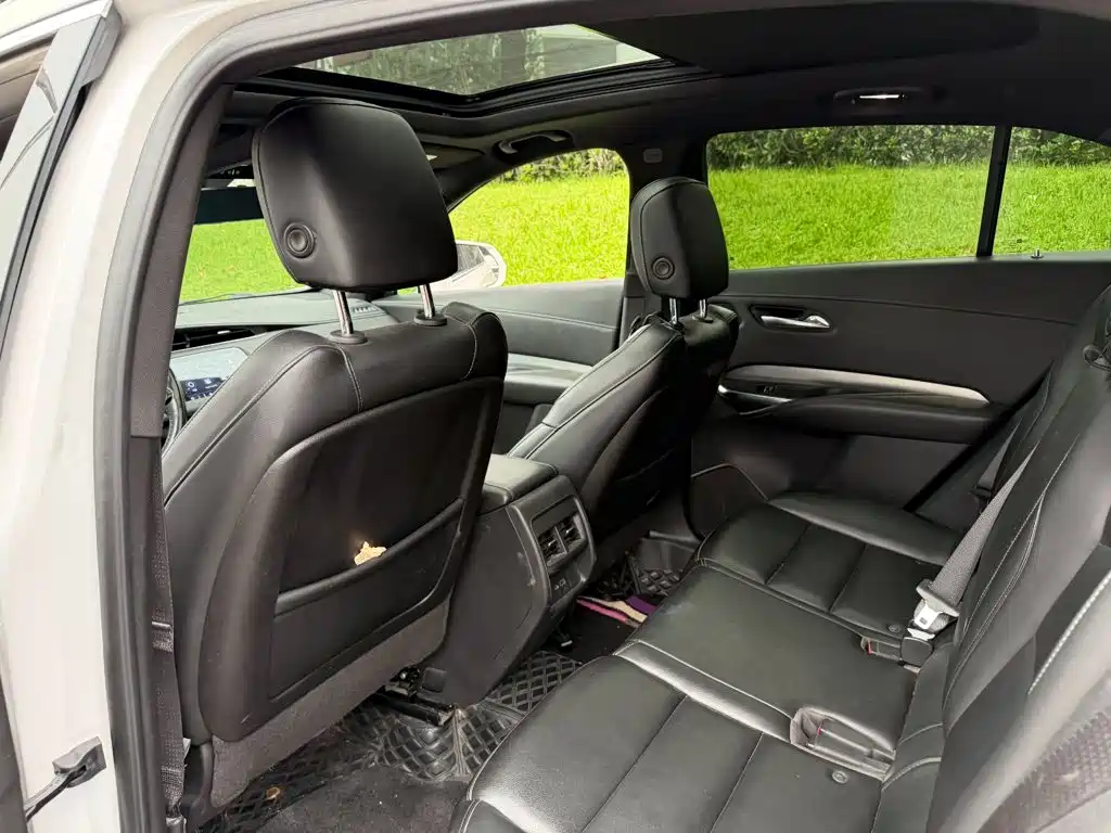 Cadillac XT4 — фото 11