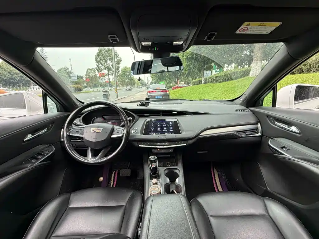 Cadillac XT4 — фото 13