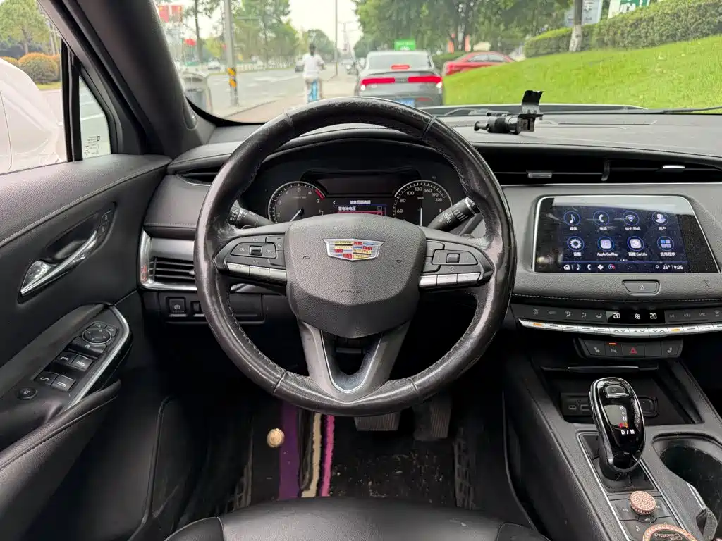 Cadillac XT4 — фото 14