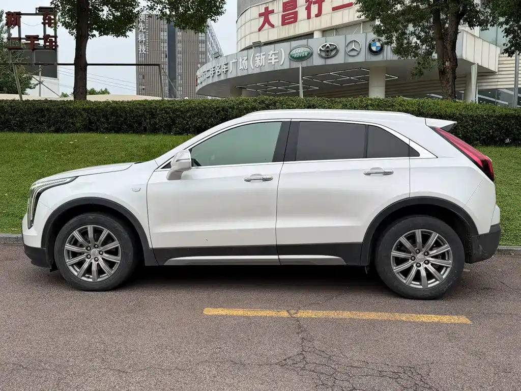 Cadillac XT4 — фото 3