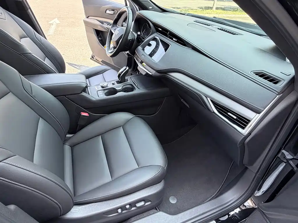 Cadillac XT4 — фото 9