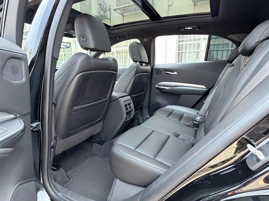 Cadillac XT4 — фото 10