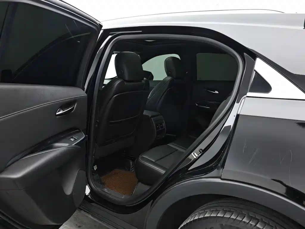 Cadillac XT4 — фото 15
