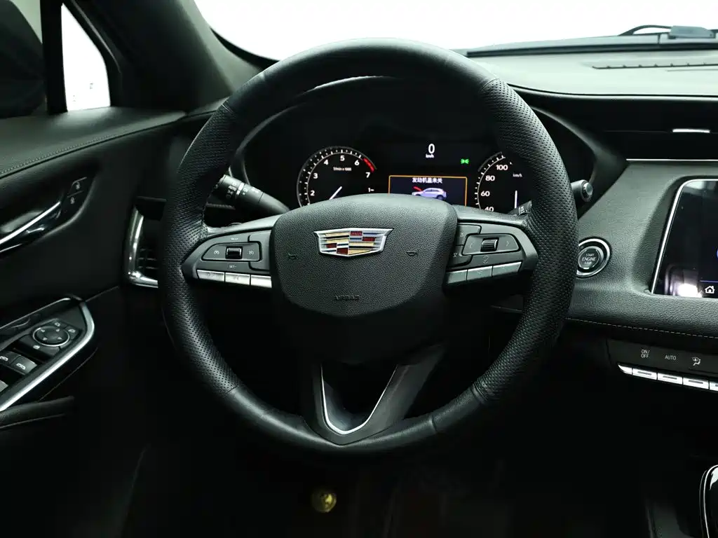 Cadillac XT4 — фото 17