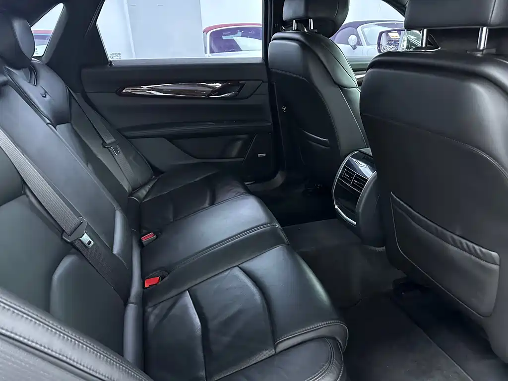 Cadillac CT6 — фото 14