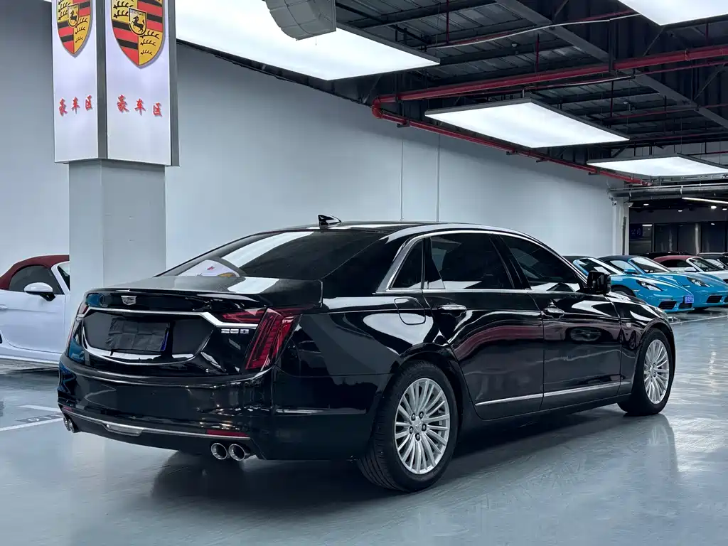 Cadillac CT6 — фото 18