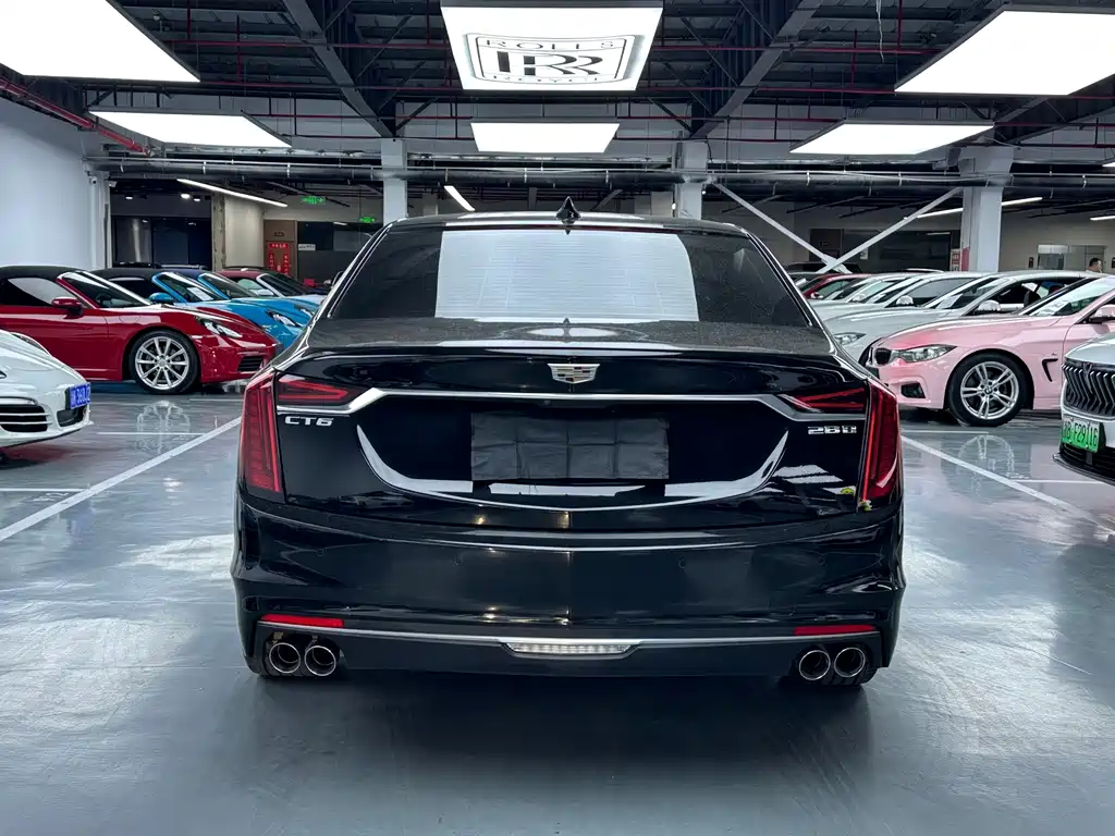 Cadillac CT6 — фото 19