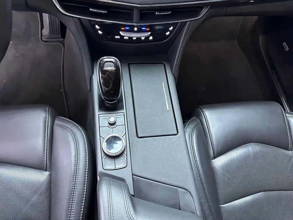 Cadillac CT6 — фото 9