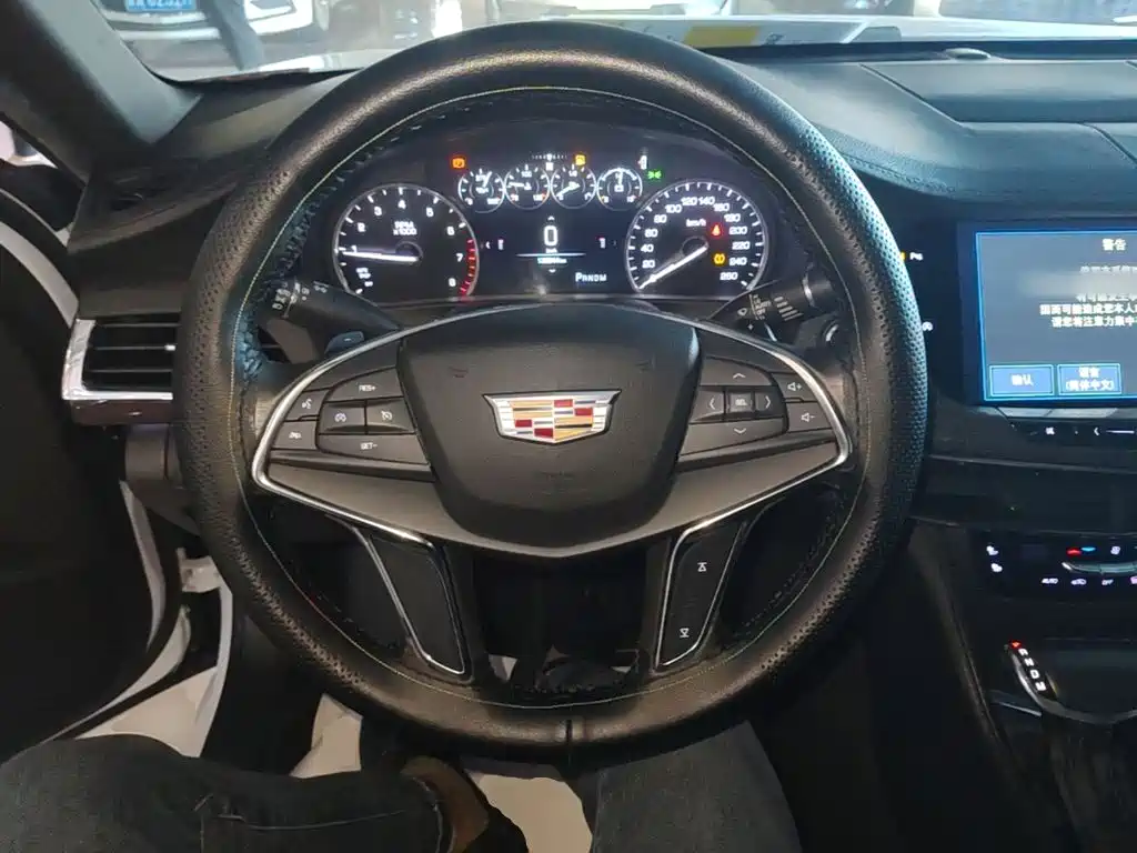 Cadillac CT6 — фото 11