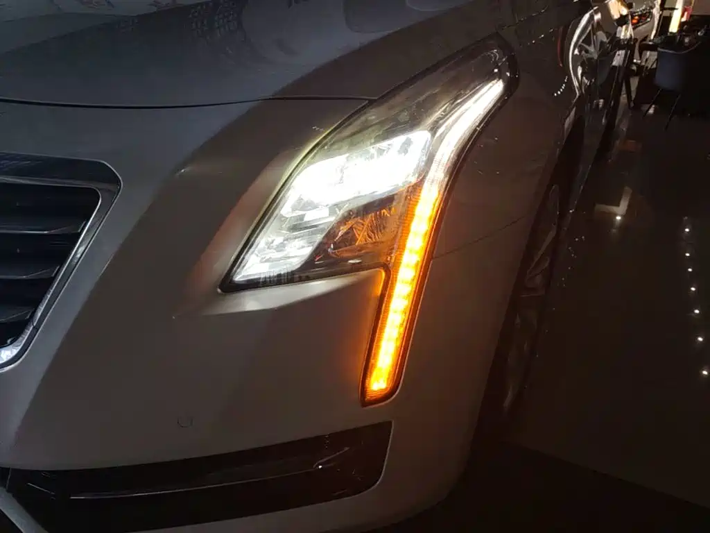 Cadillac CT6 — фото 24