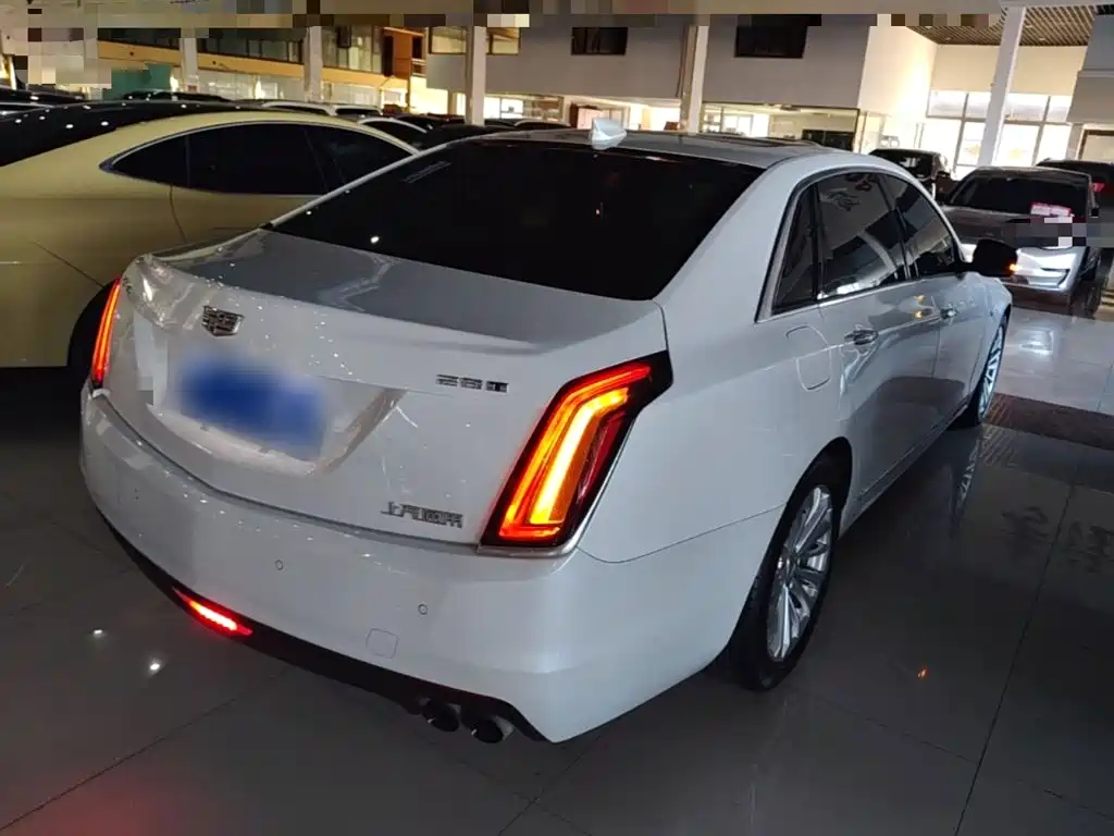 Cadillac CT6 — фото 7
