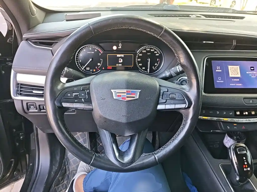 Cadillac XT4 — фото 11