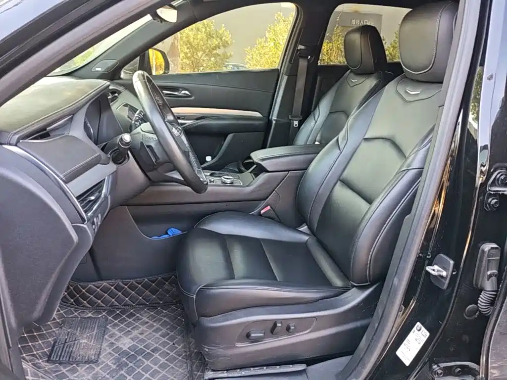 Cadillac XT4 — фото 15