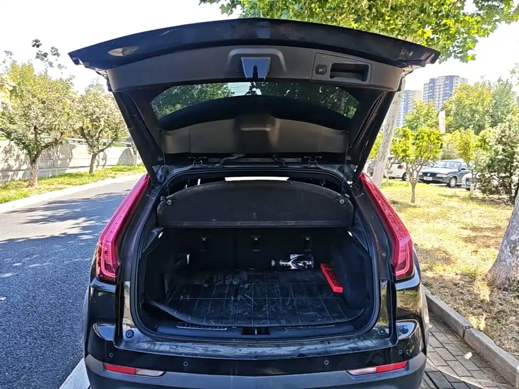 Cadillac XT4 — фото 19