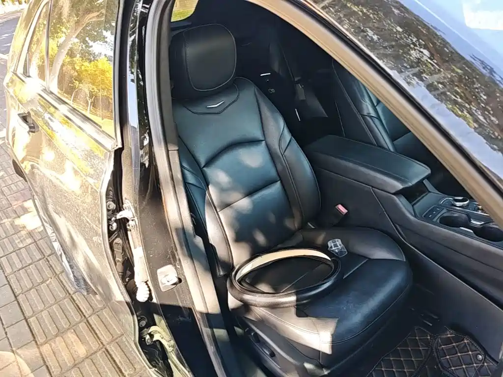Cadillac XT4 — фото 25