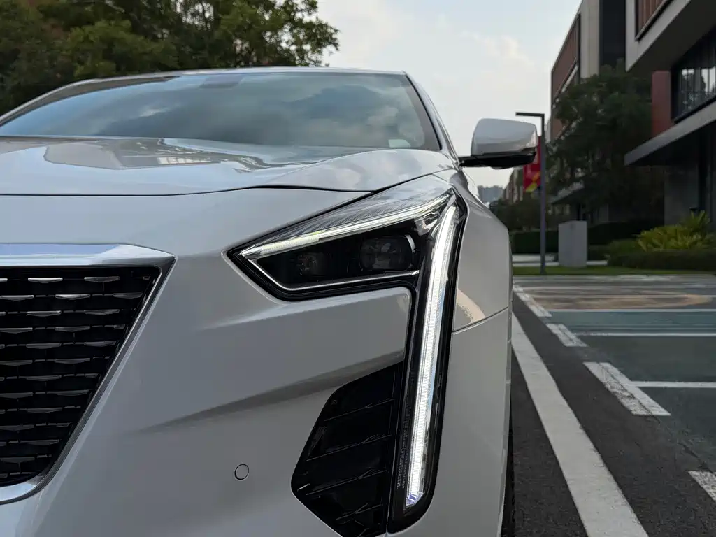 Cadillac CT6 — фото 8