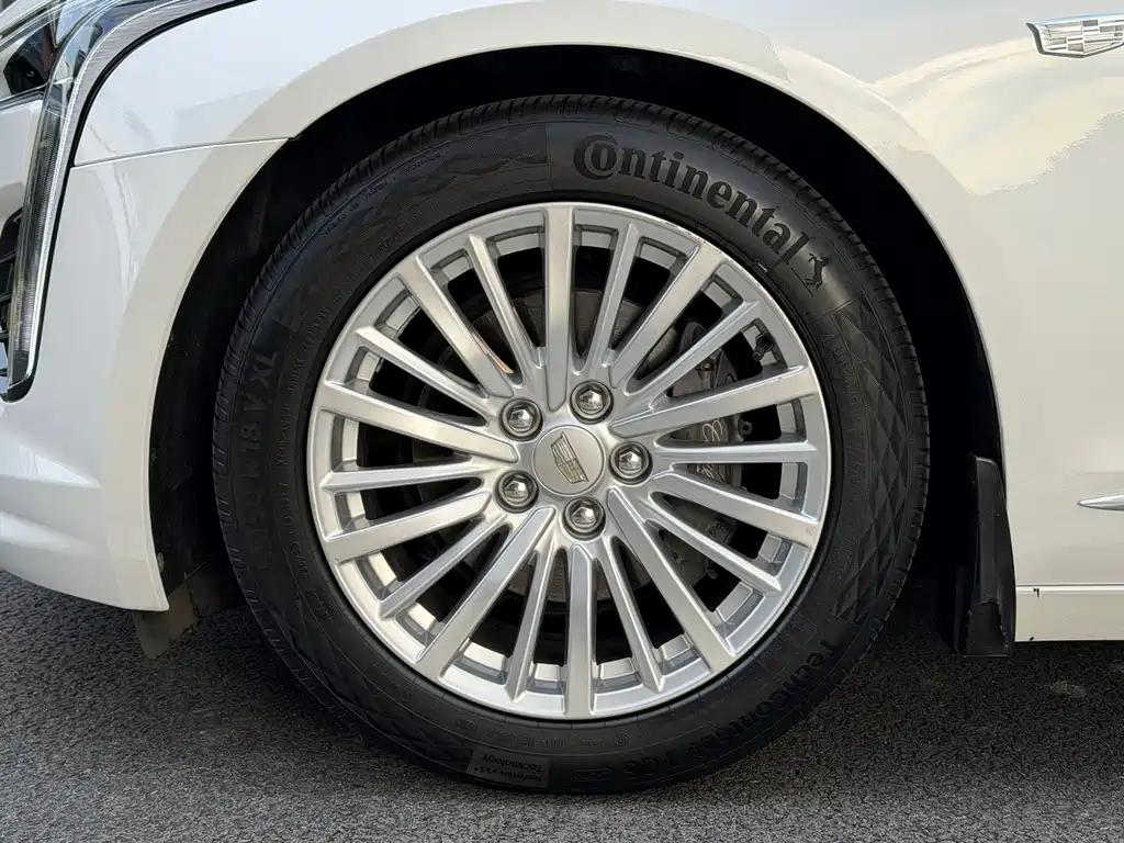 Cadillac CT6 — фото 9