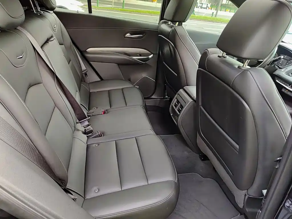 Cadillac XT4 — фото 11