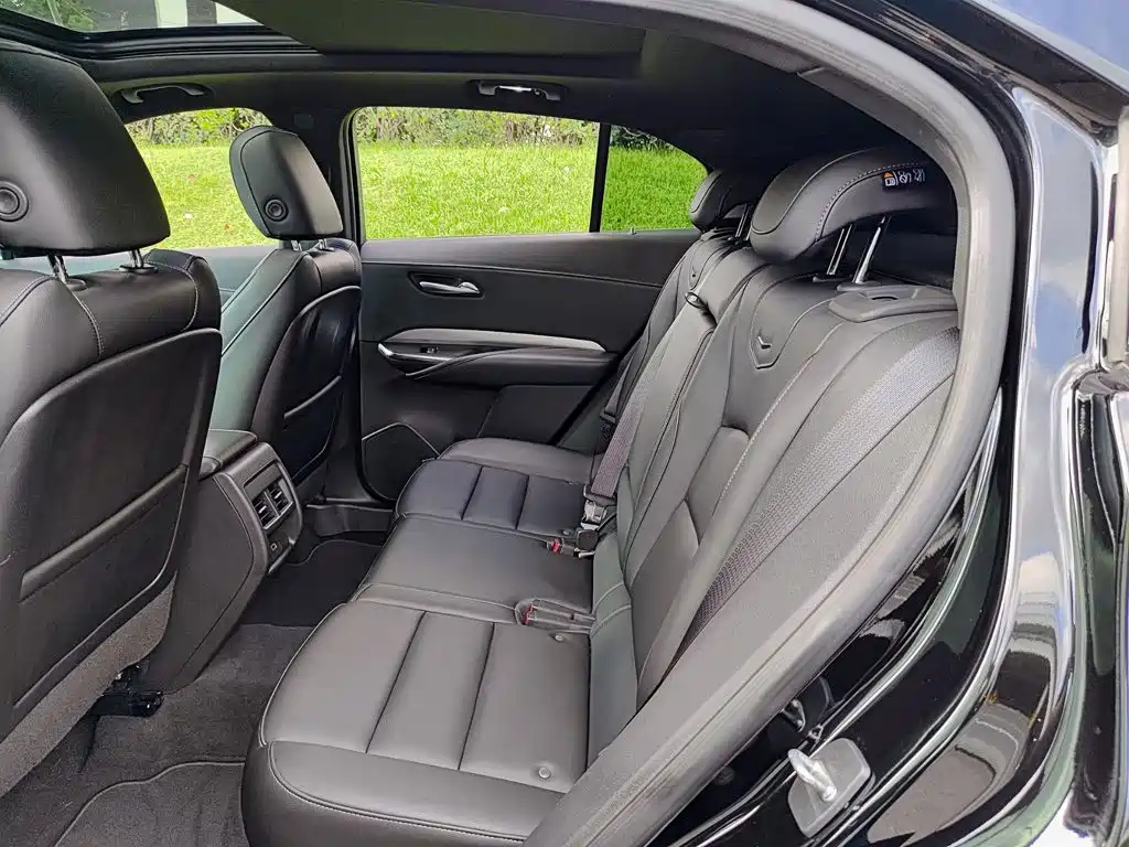 Cadillac XT4 — фото 8