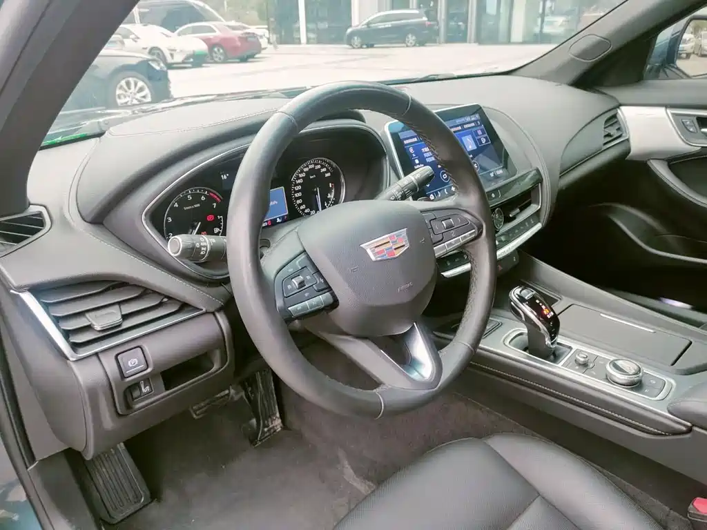 Cadillac CT5 — фото 6