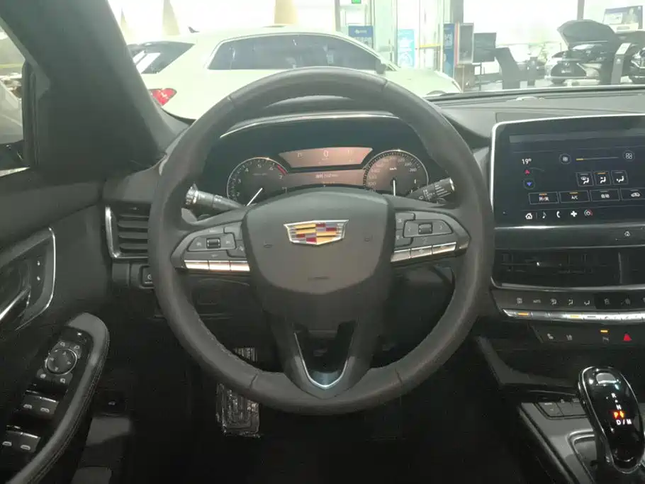 Cadillac CT5 — фото 15