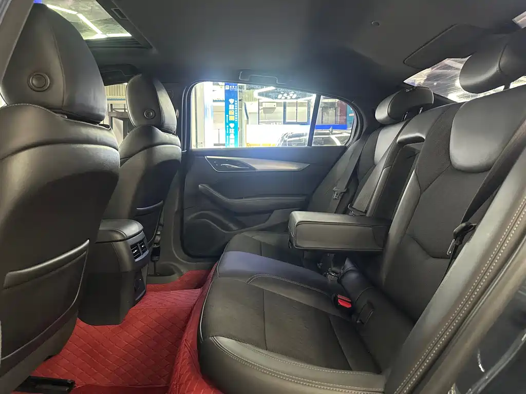 Cadillac CT5 — фото 10