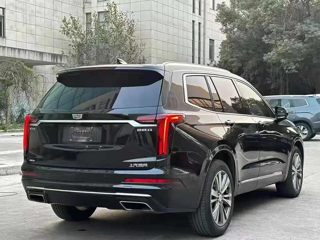 Cadillac XT6 — фото 8