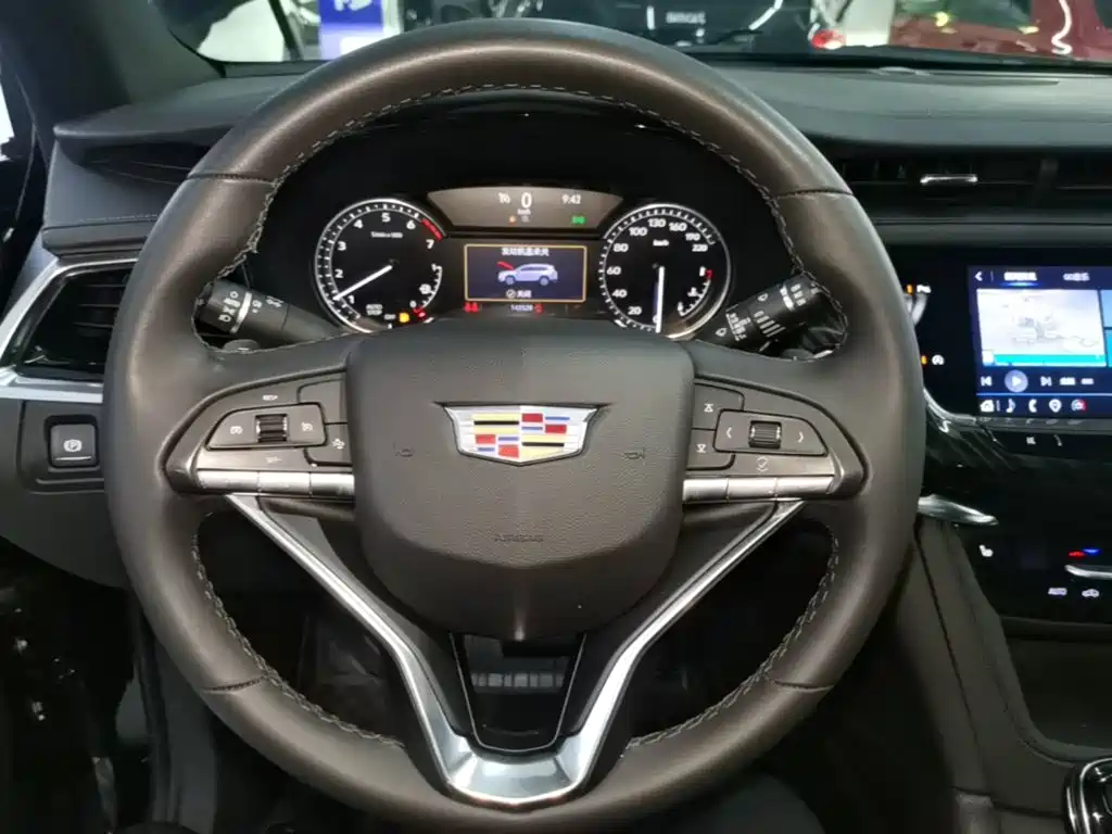 Cadillac XT6 — фото 11