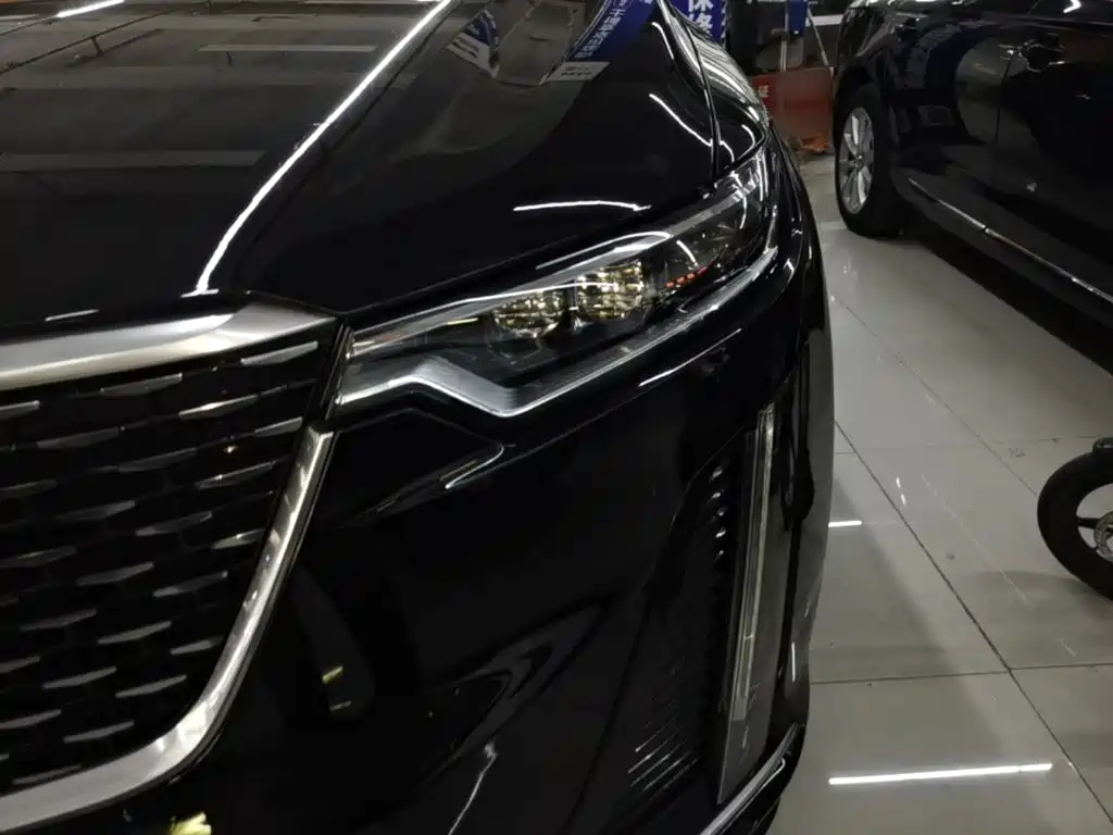 Cadillac XT6 — фото 24